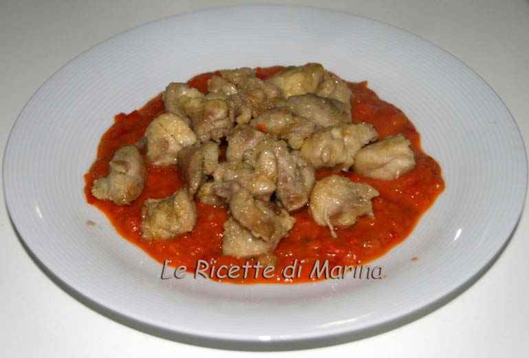 pollo al curry con crema di peperoni