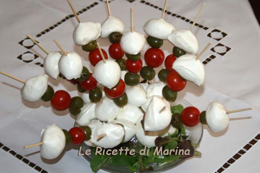 Spiedini mozzarella, pomodoro olive