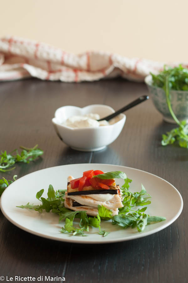 Millefoglie estiva con pollo e melanzane