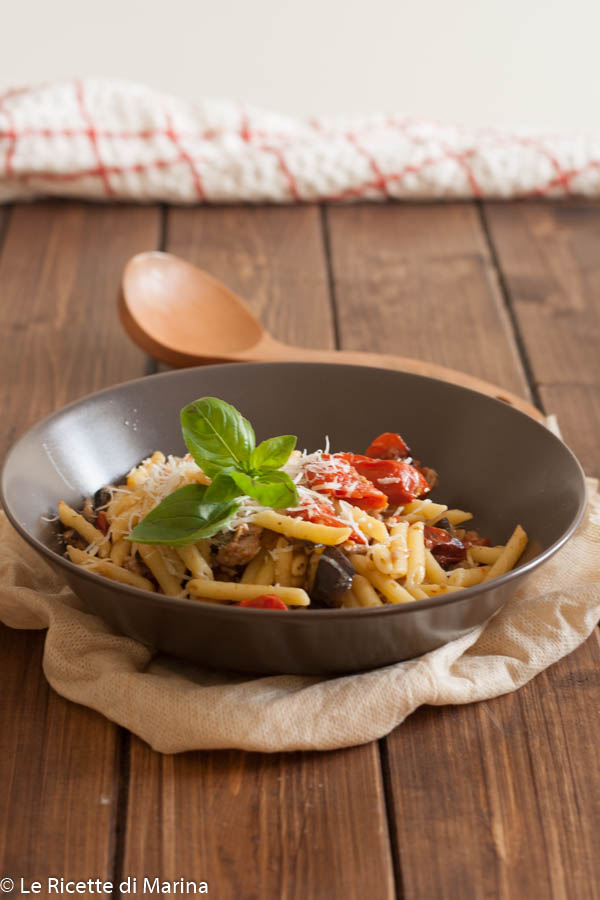 Pasta con melanzane e pomodori